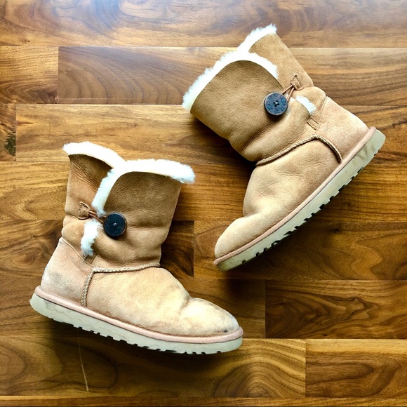 UGG Shoes - UGG Bailey Button Boots Chestnut Brown Suede Sz 8